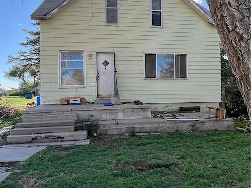 1st image of 309 E 2nd St