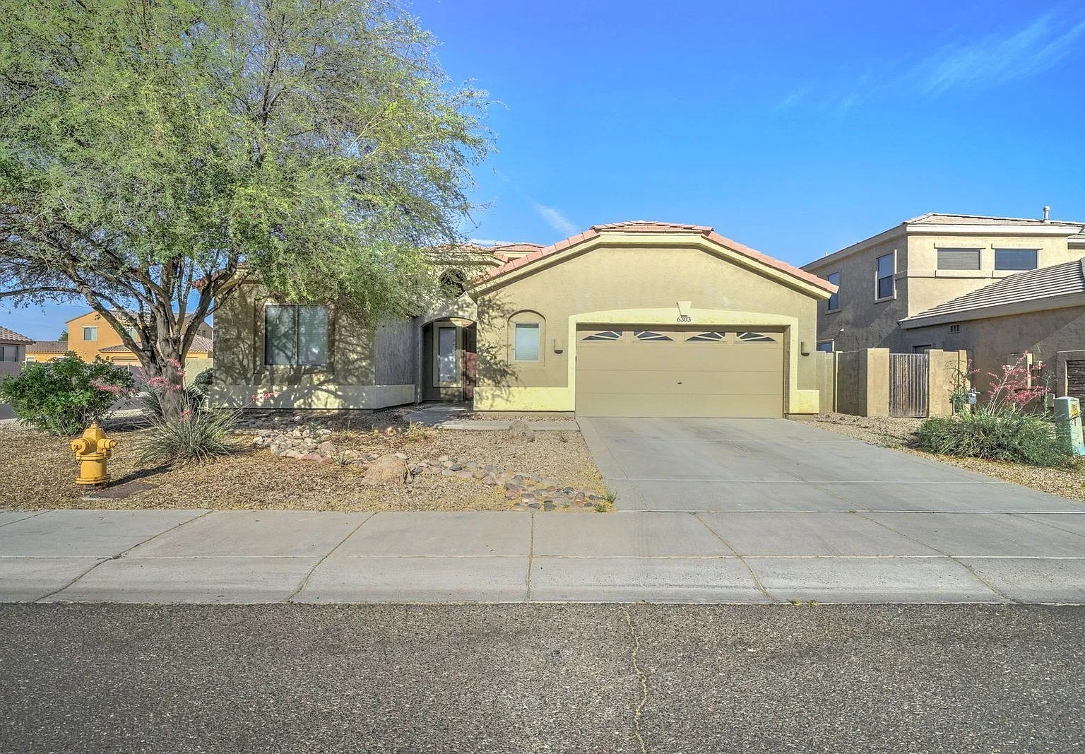3 bed, 3.0 bath, 2092 sqft, $2,500 — Photo 1