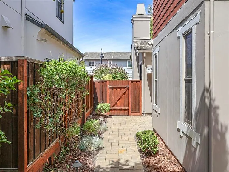 1288 Pistachio Ter — Photo 28