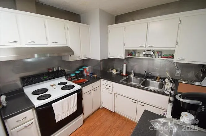 615 E Maple Ave — Photo 2