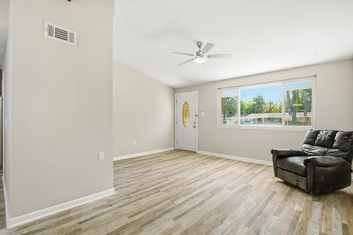 12433 Deerfield Rd — Photo 9