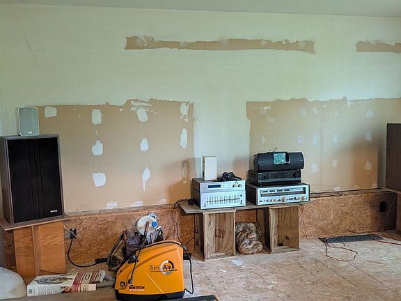 3rd image of 100 Cedar St