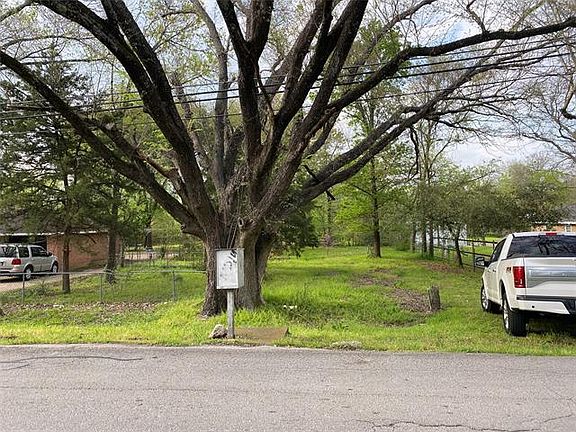 4th image of 3006 W Park Row Blvd