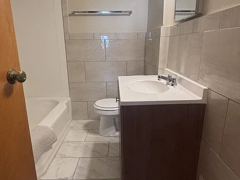 291-301 Riverside Dr #3 — Photo 6