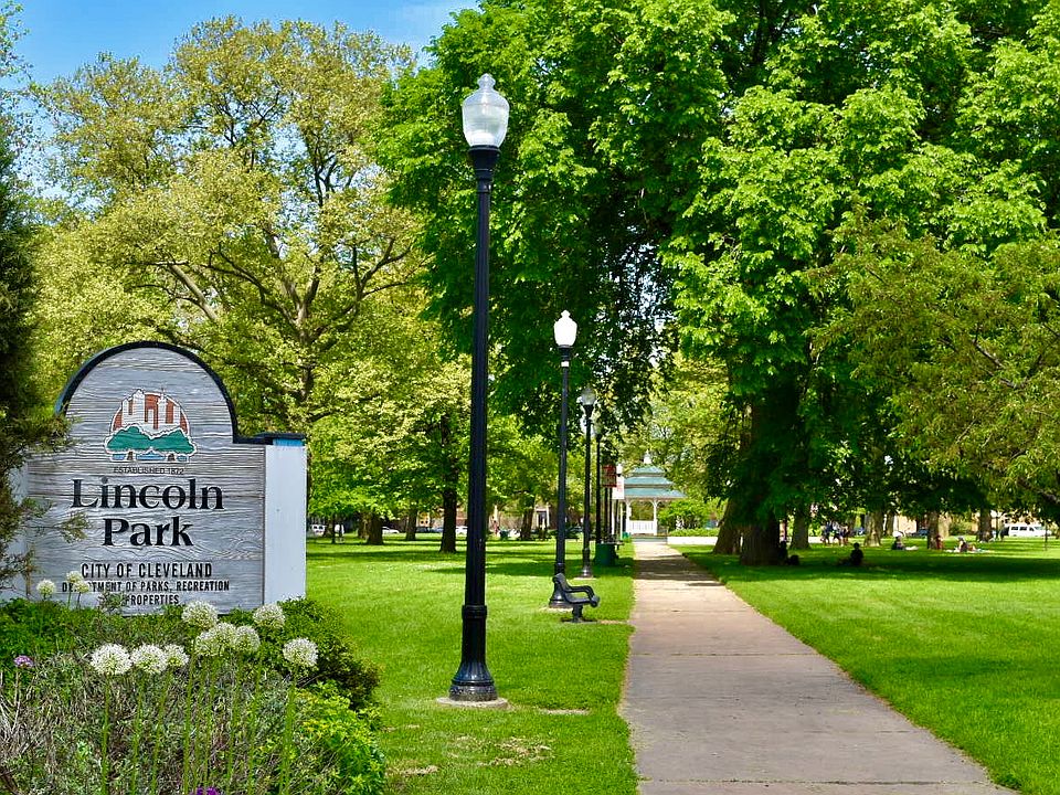 Lincoln Park is minutes from San Sofia Luxury Apartments