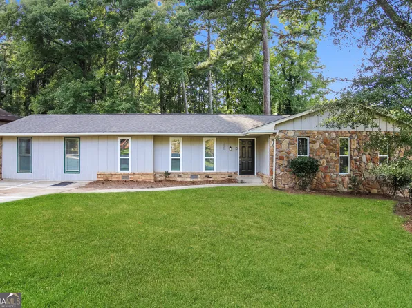 1004 Strawberry Ln, Ellenwood, GA 30294