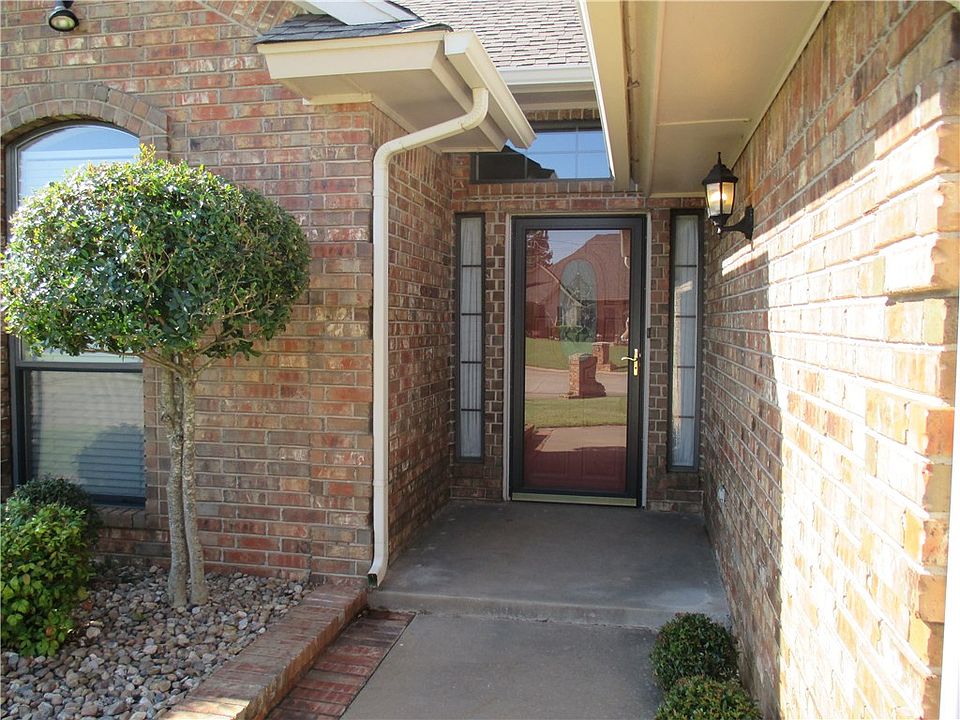 1st image of 1308 SW 105th Pl