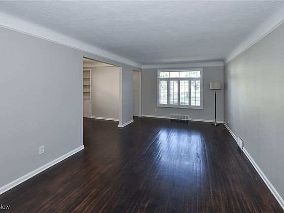 2nd image of 24315 Hedgewood Ave