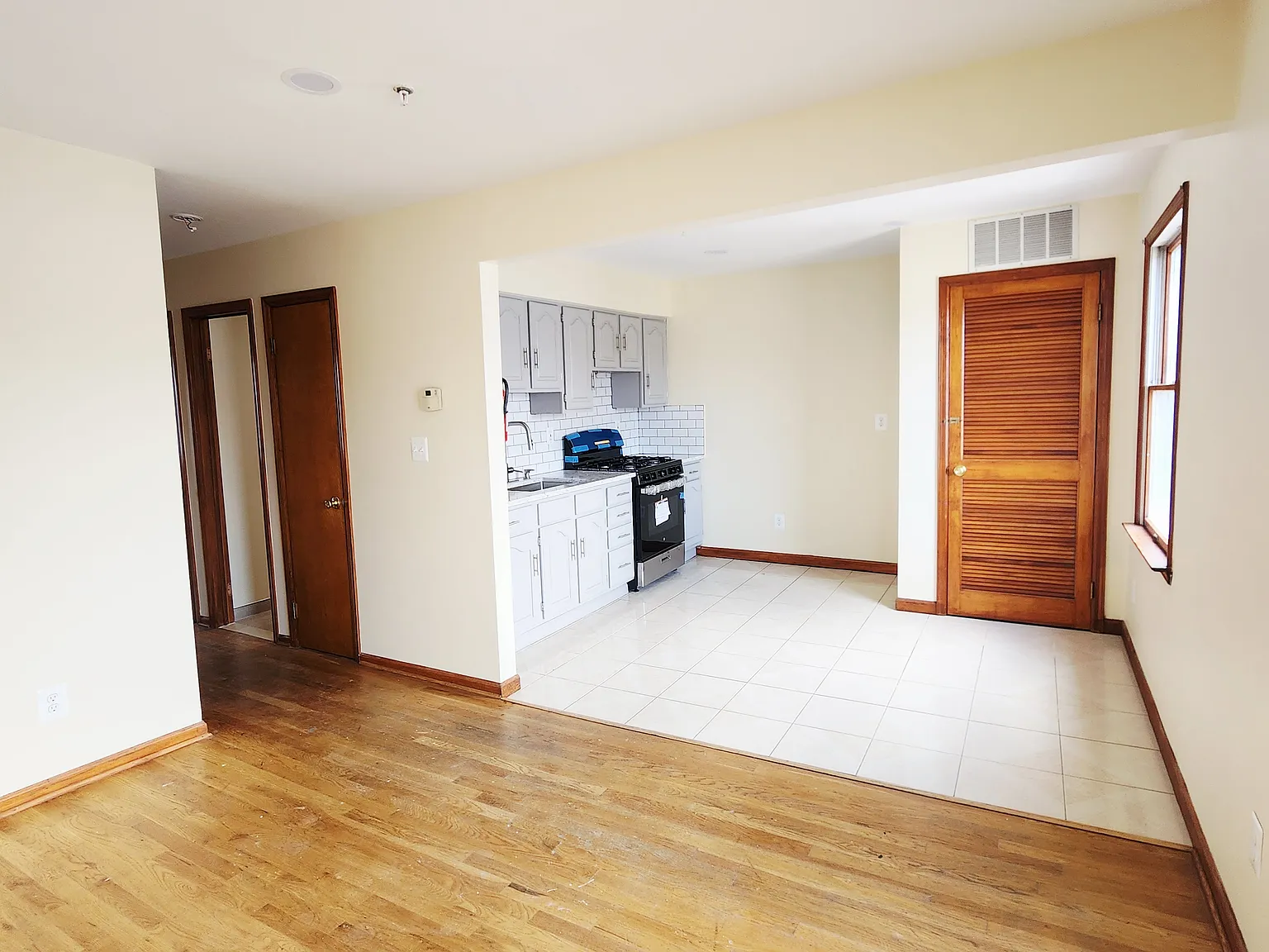 2 bed, 700 sqft, $1,900 — Photo 2