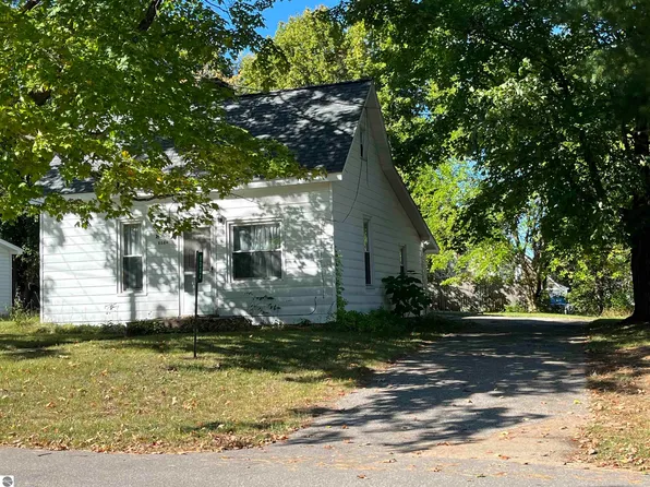 8084 Brooks St, Central Lake, MI 49622