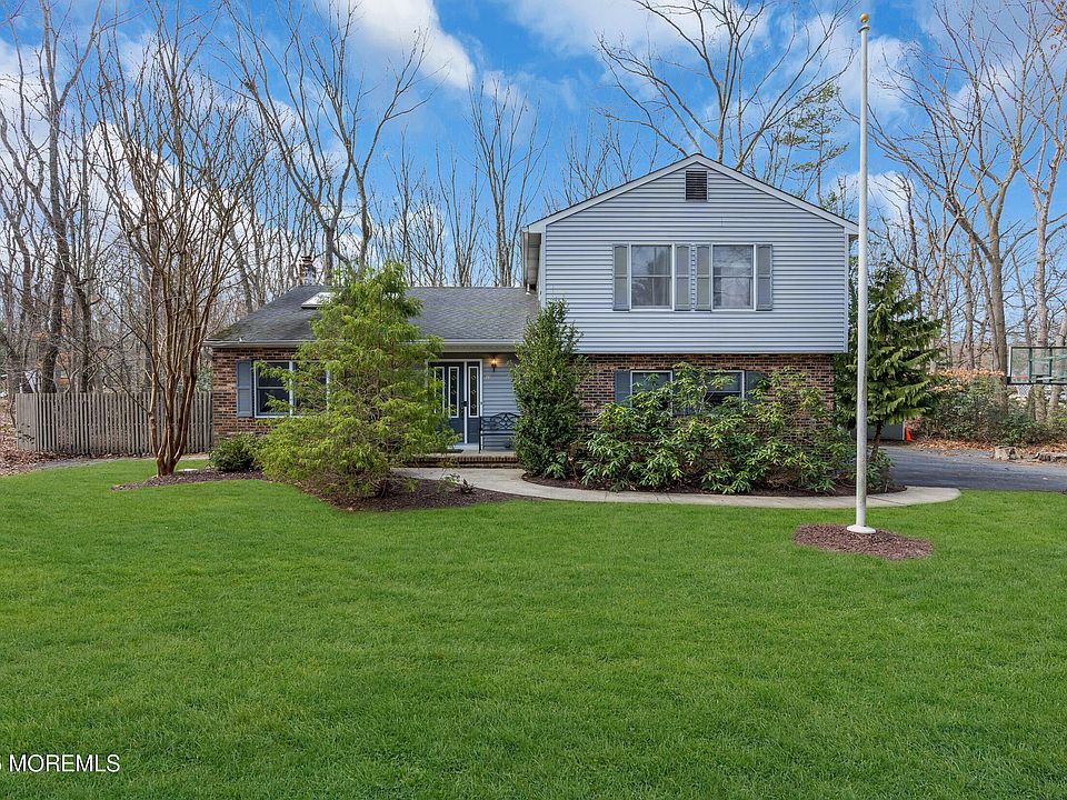 1st image of 11 Oakwood Drive
