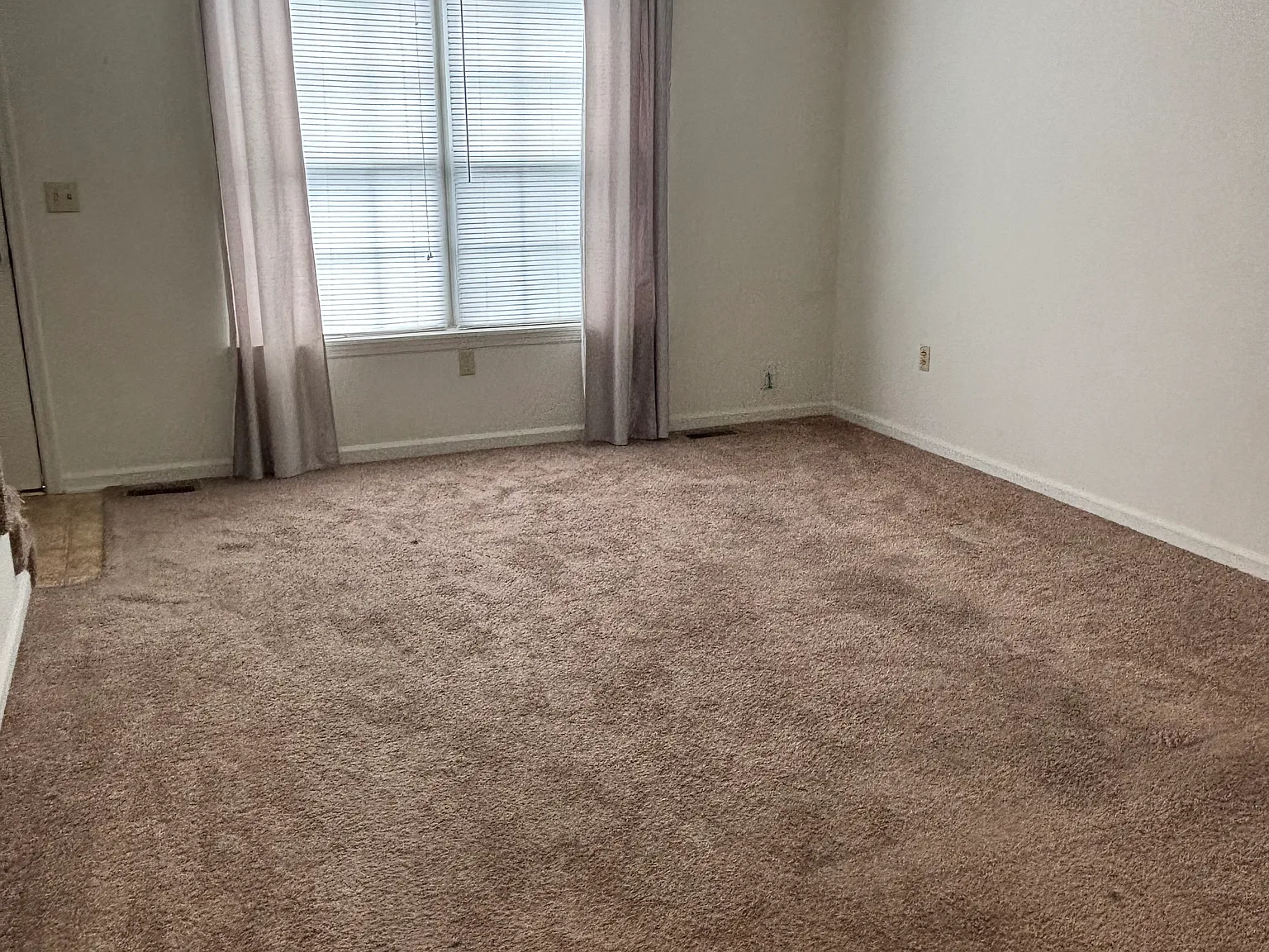 2 bed, 1.5 bath, $950 — Photo 3