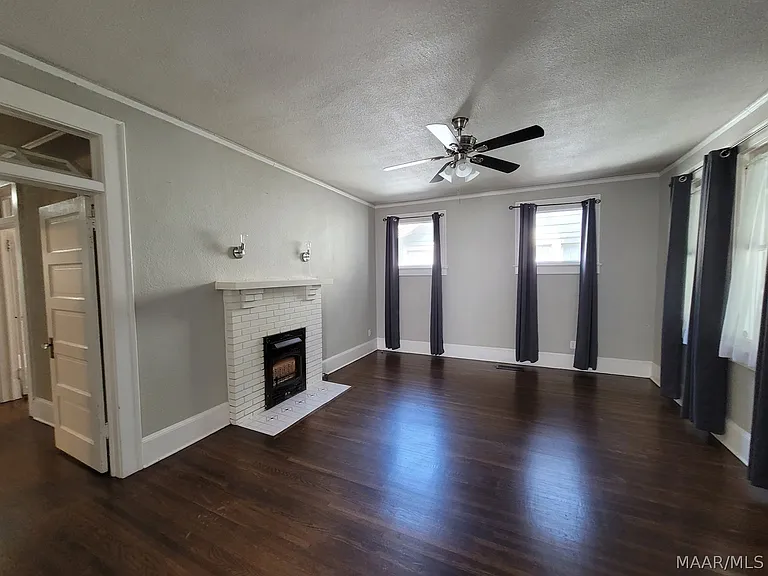 2243 Winona Ave — Photo 16