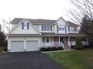 1 Fieldstone Dr, Clinton, NJ 08809