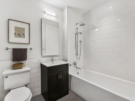 3rd image of 152-11 89th Ave #633