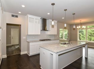 7235 W Heron Pond Dr, Mequon, WI 53092