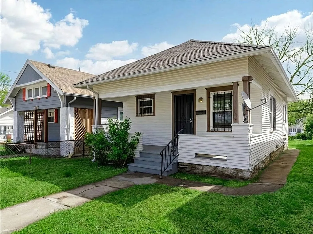 Building Photo - 445 N Lawndale Ave