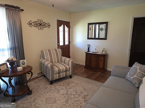5th image of 600 Parkwood Ln