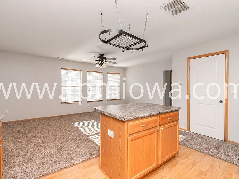 3181 SW Sharmin Ln — Photo 4