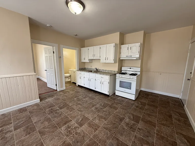 289 Cottage St #3L — Photo 1