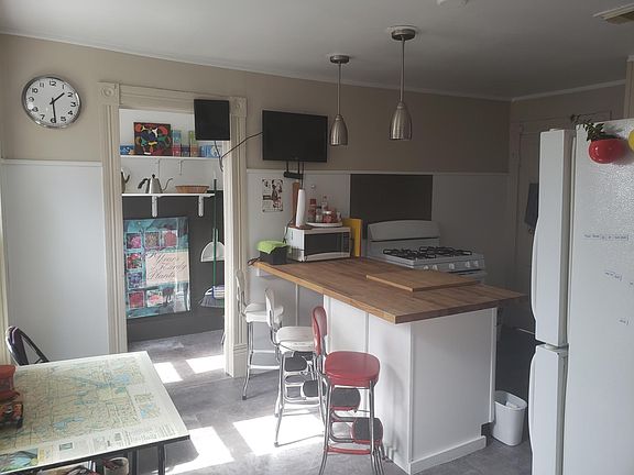 3rd image of 2820 Harriet Ave #2