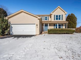 15 Cottonwood Cir, Batavia, IL 60510