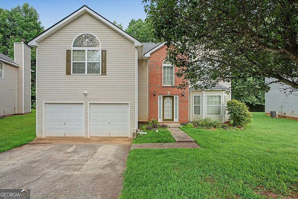 4 bed, 2.5 bath, $2,150 — Photo 2