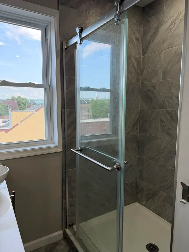3 bed, 1000 sqft, $2,000 — Photo 3