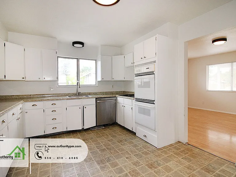 1824 Heller Ln — Photo 11