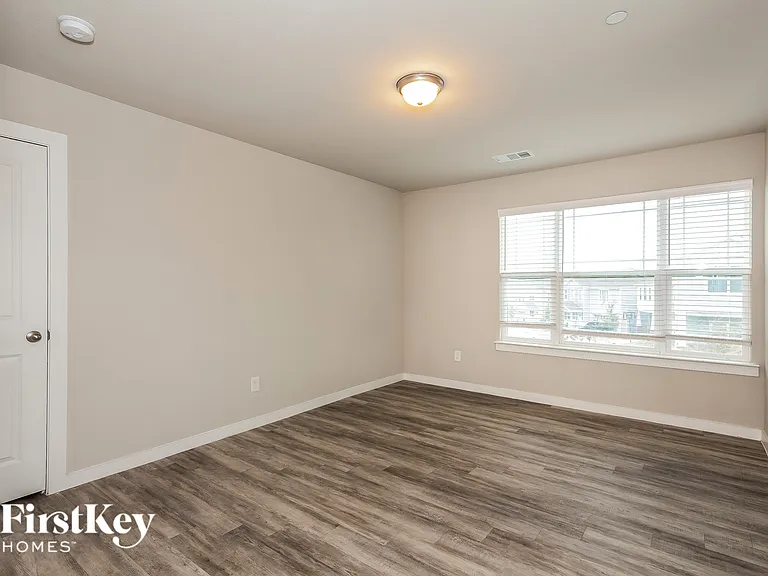 613 Sophia Way — Photo 10