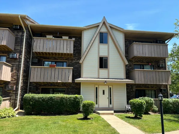 16 Echo Ct APT 18, Vernon Hills, IL 60061