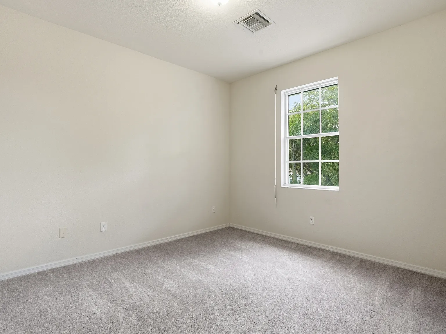 12854 Carrington Cir — Photo 4