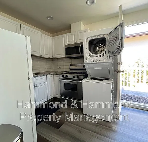 4447 Babcock Ave — Photo 15