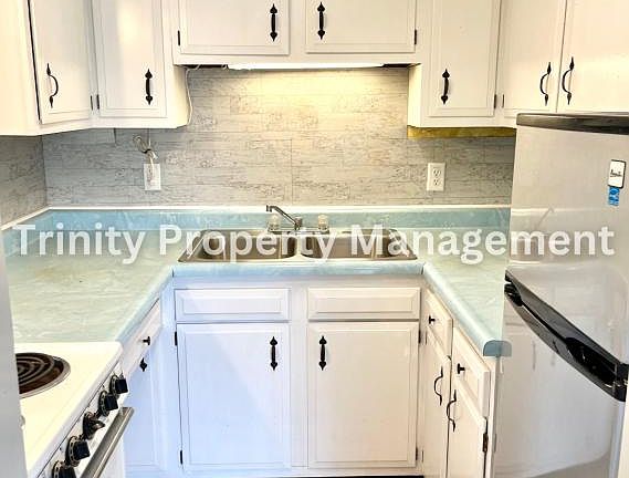3rd image of 628 Collins Ave APT 1