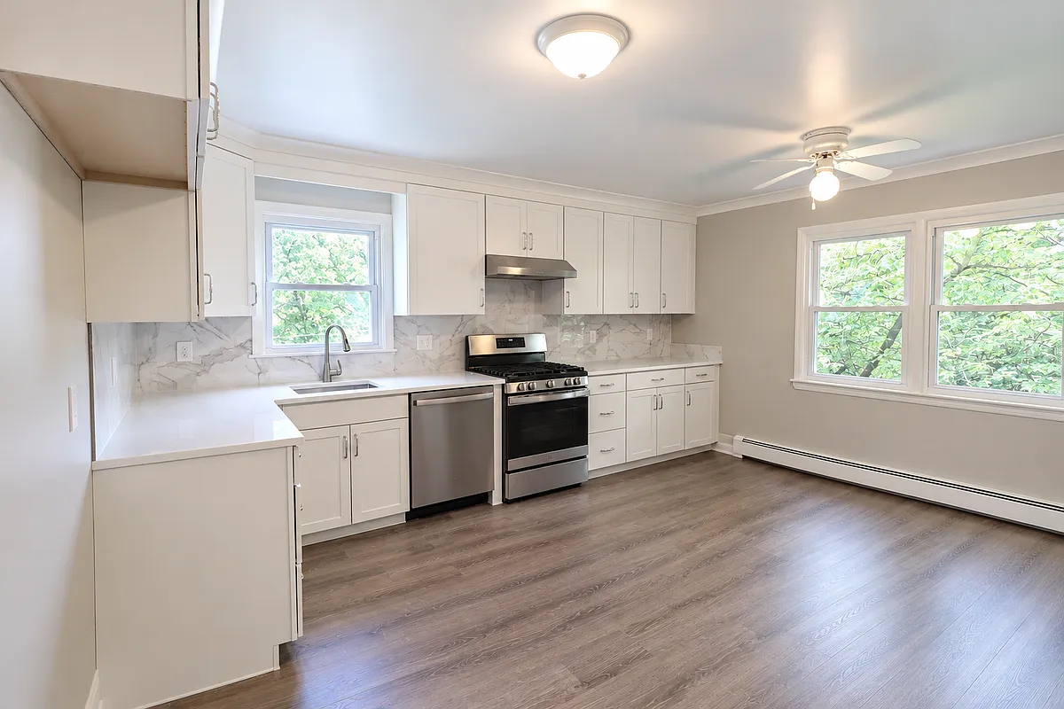3 bed, 1.0 bath, 700 sqft, $2,700 — Photo 1