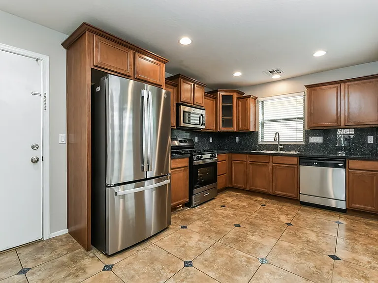 2523 E Bart St — Photo 6