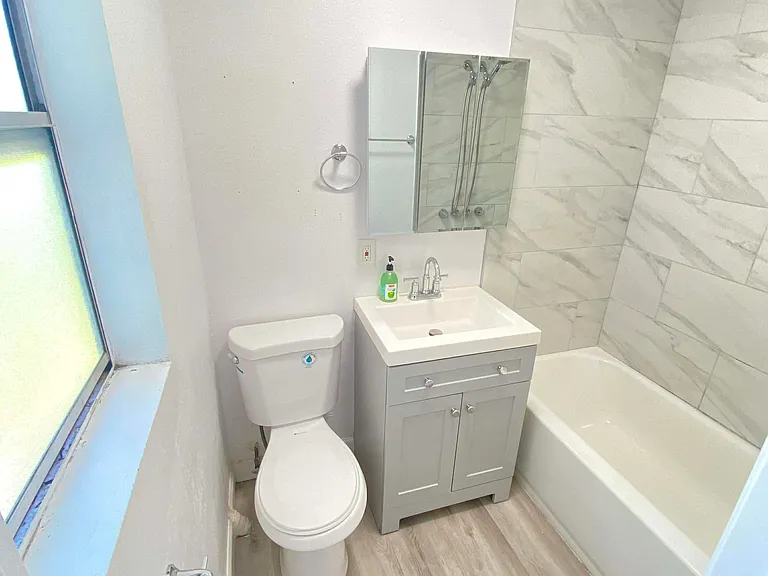 580 N Kingsley Dr #B — Photo 5
