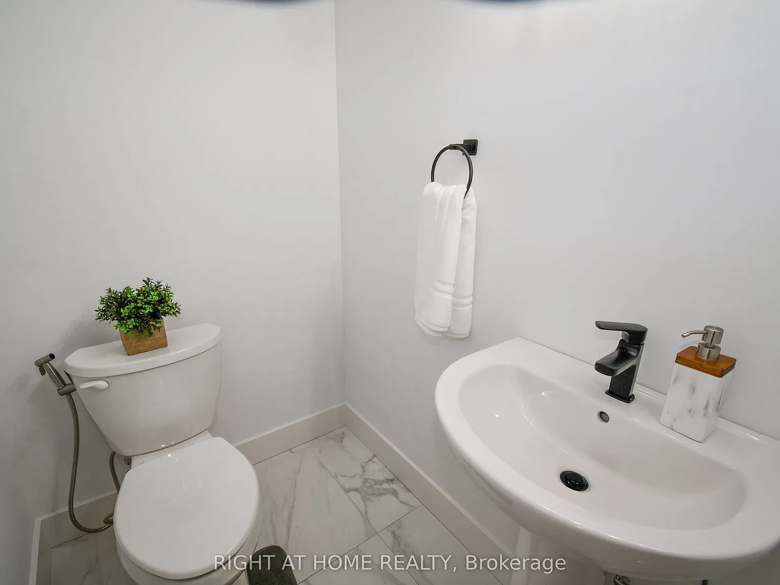 4 bed, $4,000 — Photo 4