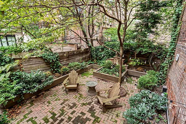 Rented by Compass | media 22