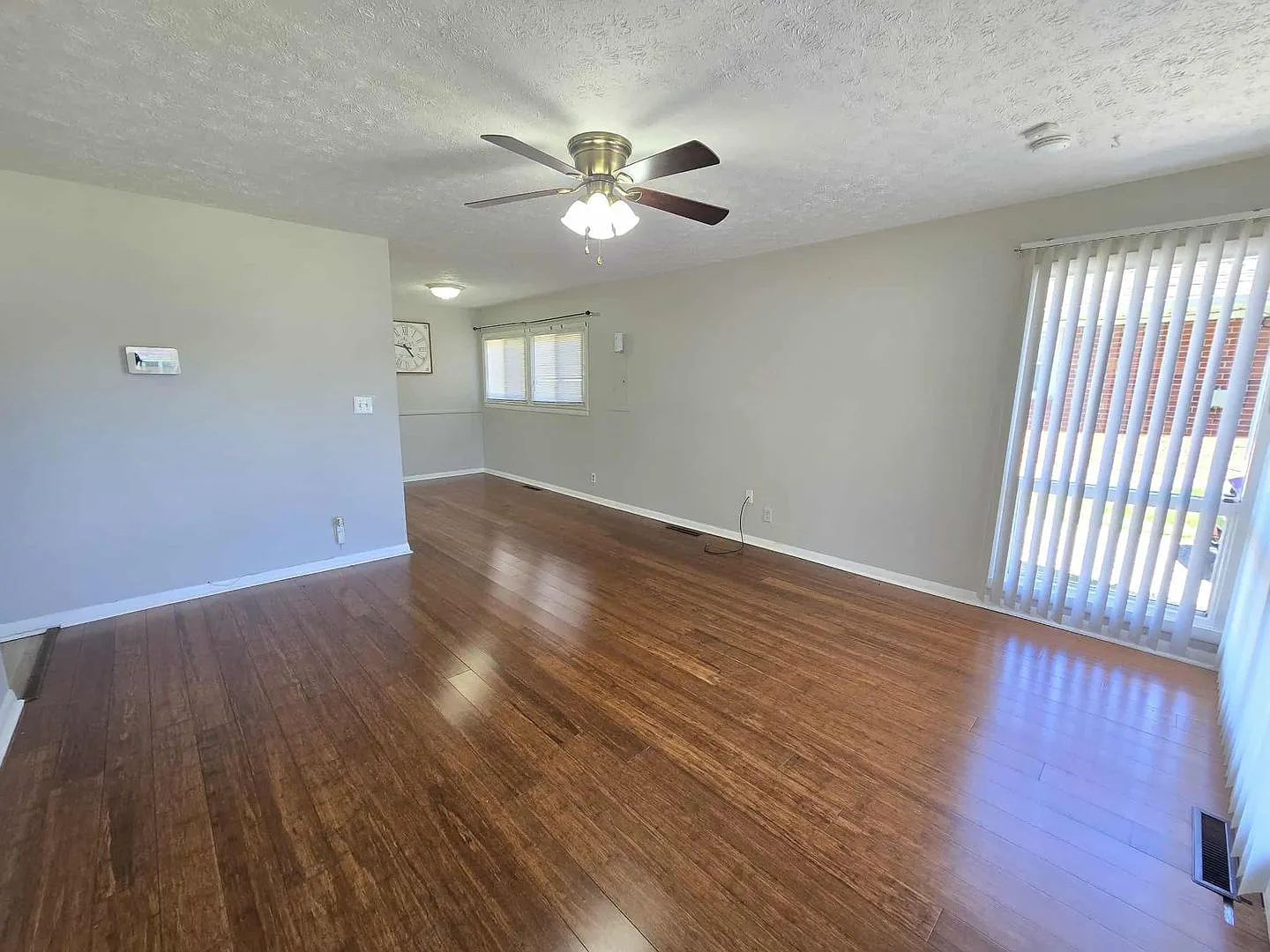 Updated 3 bedroom home located off Bardstown Rd! — Photo 2