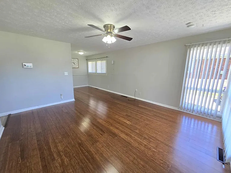 3318 Moulton Ln — Photo 2