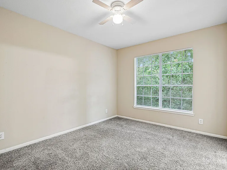 Chelsea Apartments — Photo 15
