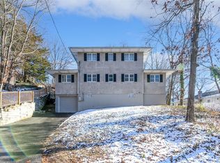 15 Magnolia Dr, Rocky Point, NY 11778