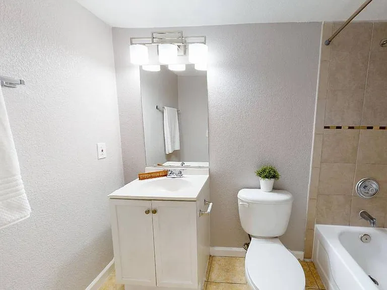 Stella West Apartments — Photo 10