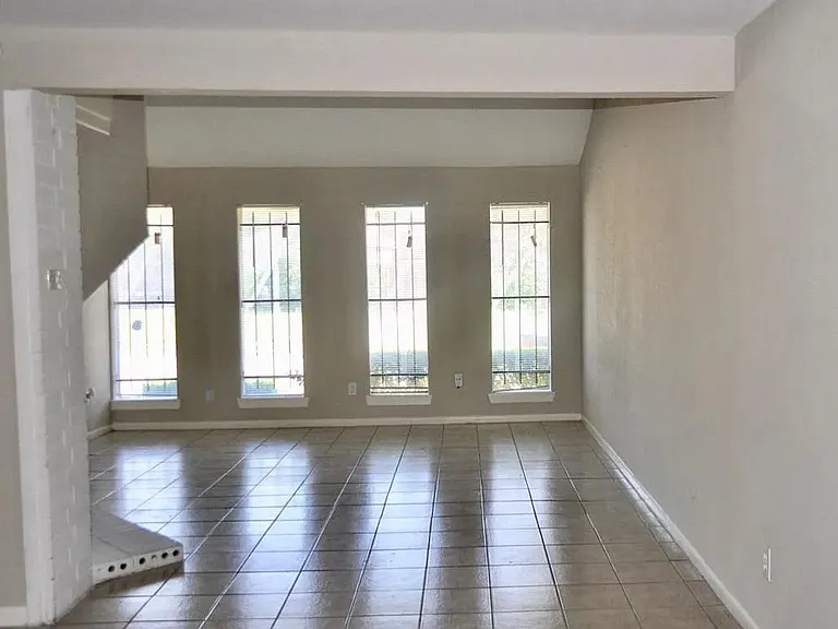 12402 Riva Ridge Ln — Photo 3