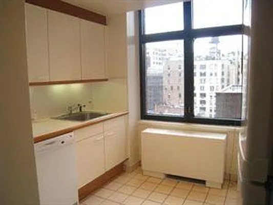 Rented by Akam Sales and Brokerage | media 20