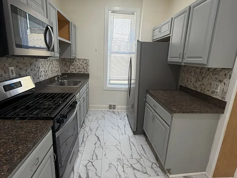 451 W Bringhurst St — Photo 13
