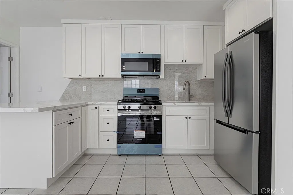 3 bed, 750 sqft, $2,675 — Photo 1