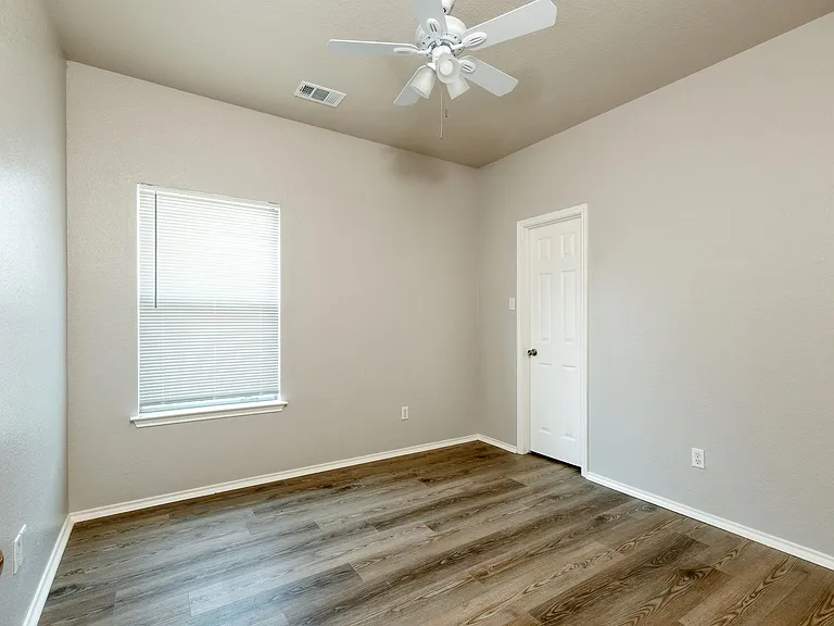 2826 Southampton Way #B — Photo 9