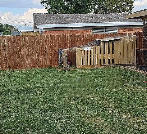 Dog kennel 